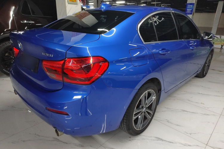 宝马1系 2020款 120i 时尚型车身外观7