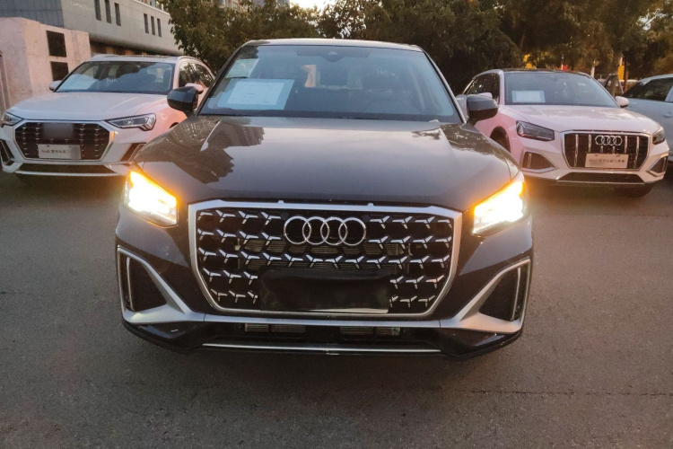 奥迪Q2L 2025款 35TFSI 时尚动感型车身外观2