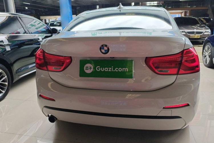 宝马1系 2018款 118i 运动型车身外观6