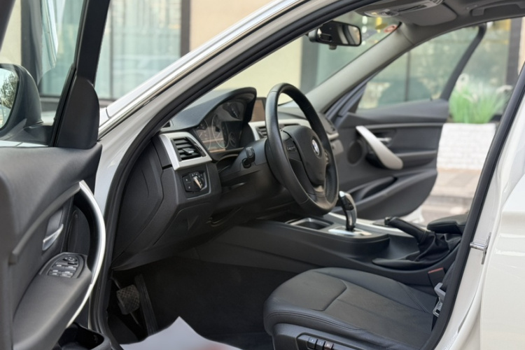 宝马3系 2015款 320Li 时尚型中控内饰7002