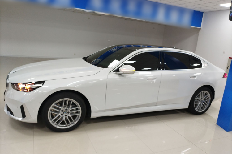 宝马5系 2024款 525Li 豪华套装车身外观6001