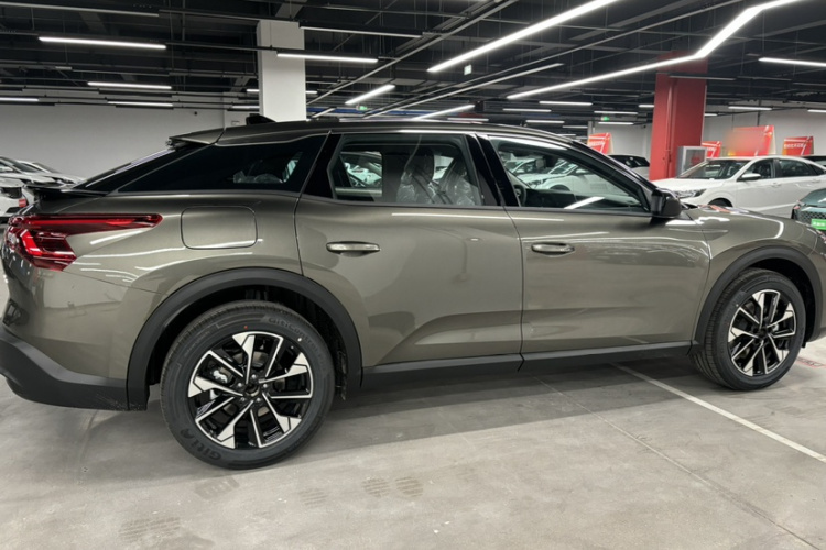 雪铁龙 凡尔赛C5 X 2025款 1.6T 海外版车身外观6006