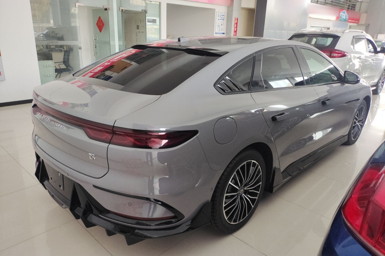 比亚迪 汉 2025款 DM-i 125KM激光雷达智驾型车身外观7