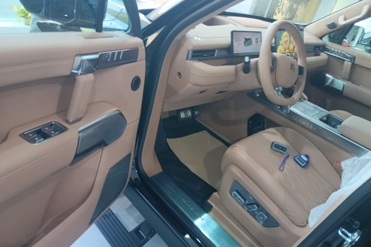 猛士M817 2025款 Max中控内饰7003