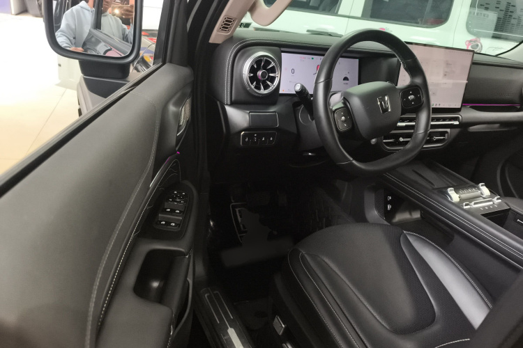 坦克300 2025款 2.4T 柴油版中控内饰20