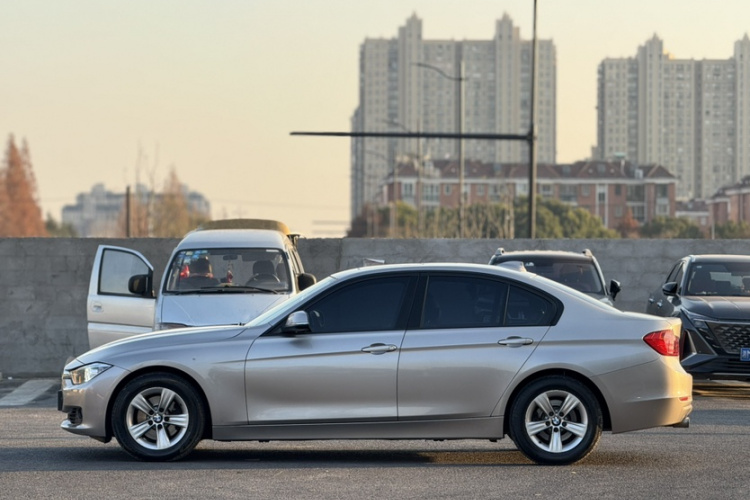 宝马3系 2014款 320i 时尚型车身外观6004