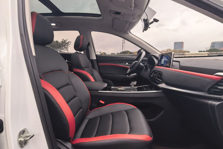 思皓X8 2021款 300T DCT领先智联版 7座中控内饰7001