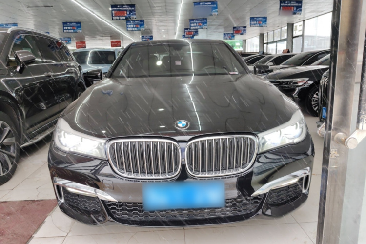 宝马7系 2018款 730Li 领先型 M运动套装车身外观2