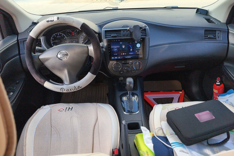日产 骐达TIIDA 2014款 1.6L CVT舒适型中控内饰12