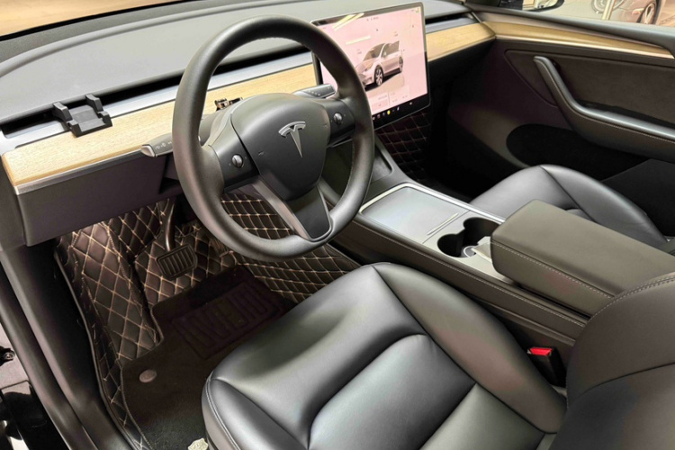 特斯拉 Model Y 2022款 改款 后轮驱动版中控内饰7002