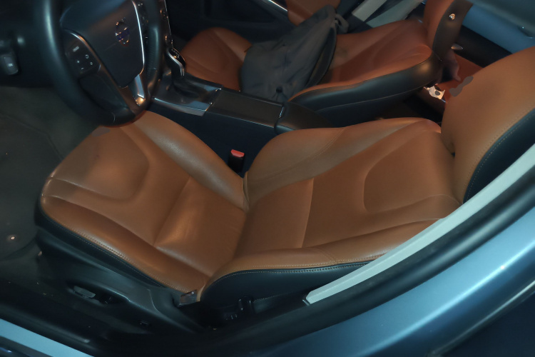 沃尔沃S60 2018款 S60L T3 智进版中控内饰19