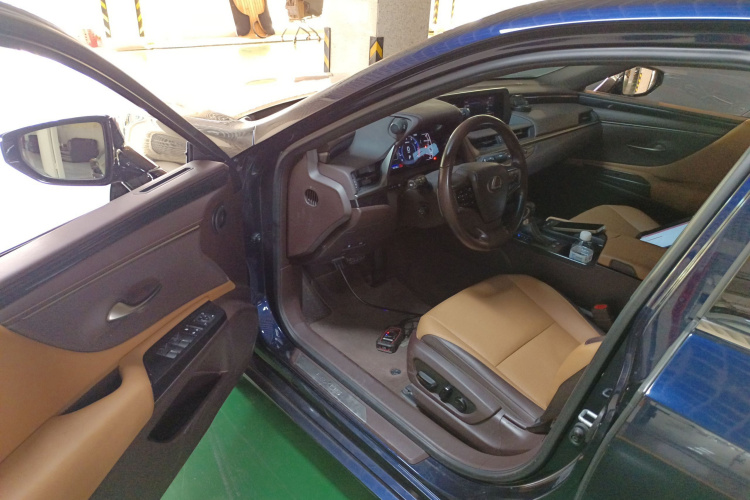 雷克萨斯ES 2020款 200 卓越版中控内饰20