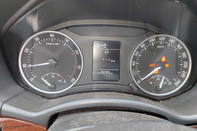 斯柯达 明锐 2012款 1.6L 手动逸俊版局部细节14