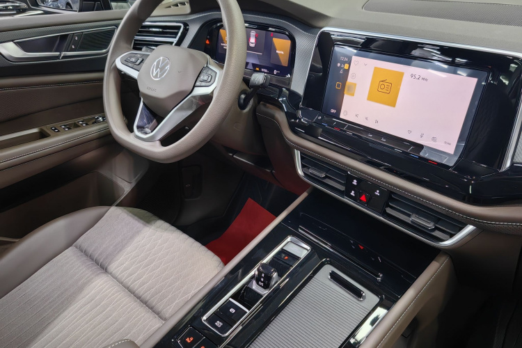 大众 威然 2024款 330TSI 商务版中控内饰7005