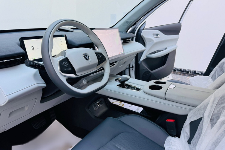 长安UNI-Z新能源 2024款 蓝鲸智电iDD 125km 领先型中控内饰7005