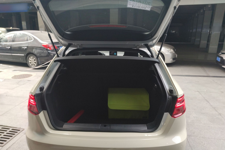 奥迪A3 2018款 30周年年型 Sportback 35 TFSI 进取型局部细节23