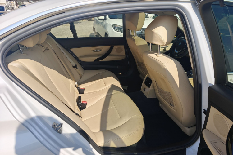 宝马3系 2017款 320Li 时尚型中控内饰7003