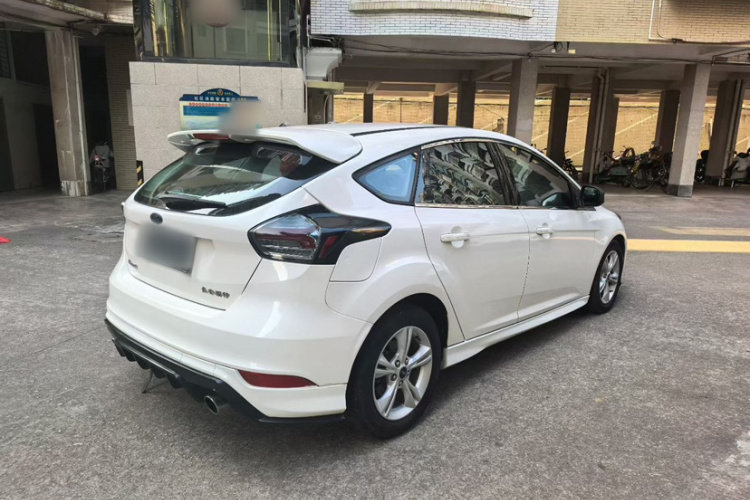 福特 福克斯 2017款 两厢 1.6L 自动舒适型智行版车身外观6008