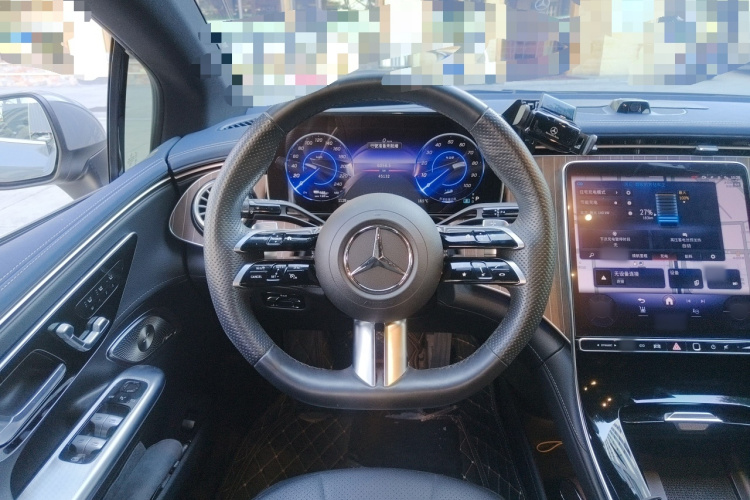 奔驰EQE 2022款 350 豪华版中控内饰13