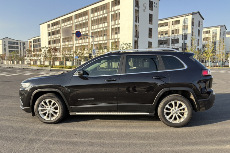 Jeep 自由光 2019款 2.0T 两驱智享版 国V车身外观6007