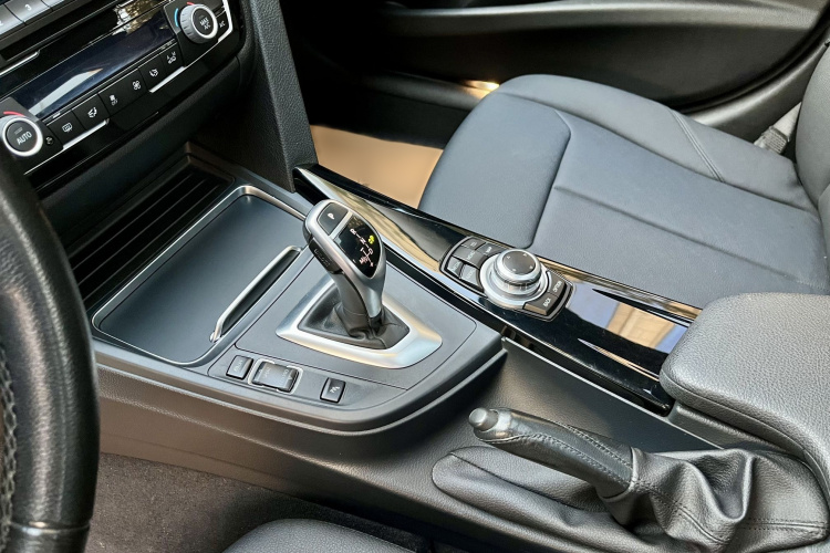 宝马3系 2017款 320Li M运动型局部细节18