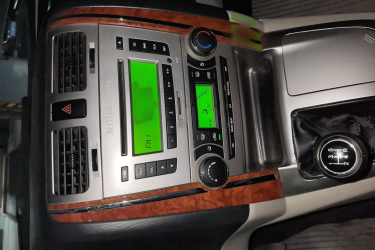 金杯 阁瑞斯 2015款 2.0L经典版 标准型长轴7/9座局部细节16