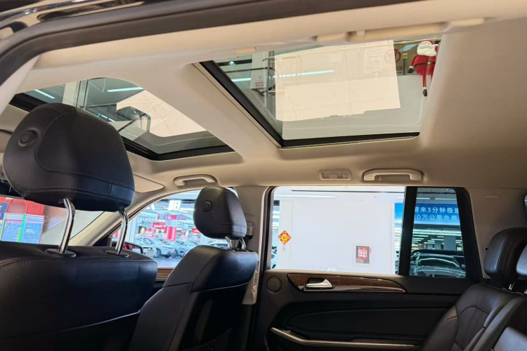 奔驰GLS 2018款 改款 GLS 400 4MATIC动感型中控内饰7007