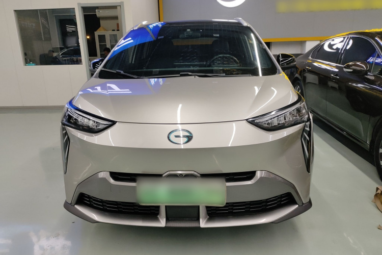 埃安 AION Y 2022款 70 智领版 磷酸铁锂车身外观2