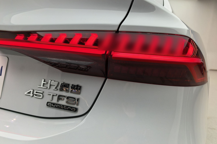 奥迪A7L 2024款 45 TFSI quattro 奢享型车身外观6008