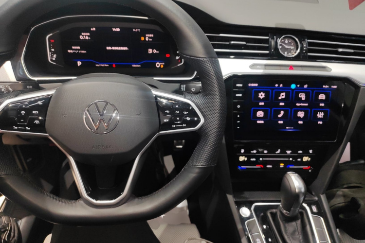 大众 迈腾 2023款 200万辆纪念版 330TSI DSG豪华型中控内饰12