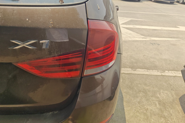 宝马X1 2013款 sDrive18i 时尚型车身外观9