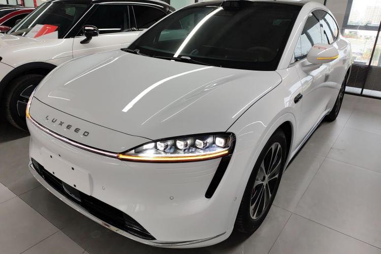 鸿蒙智行 智界R7 2025款 增程 331km Ultra车身外观1