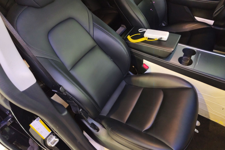 特斯拉 Model Y 2023款 长续航全轮驱动版局部细节41