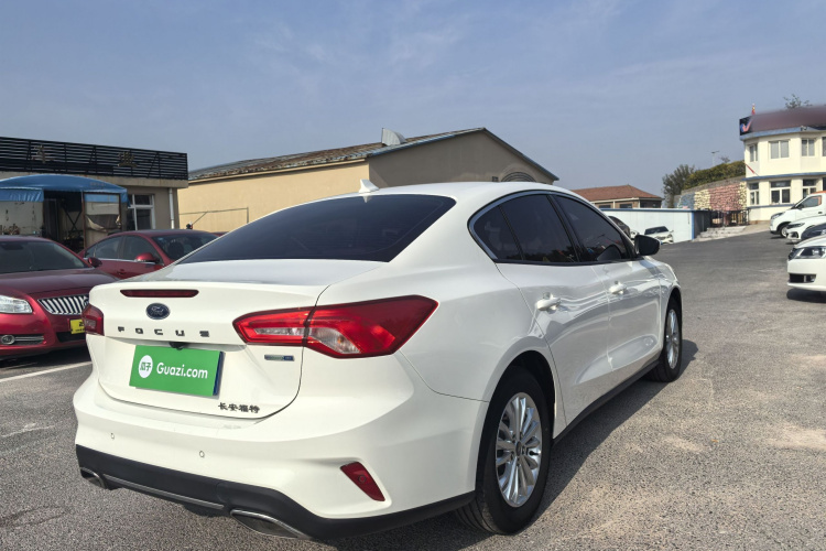 福特 福克斯 2021款 三厢 EcoBoost 180 自动锋潮型车身外观6006