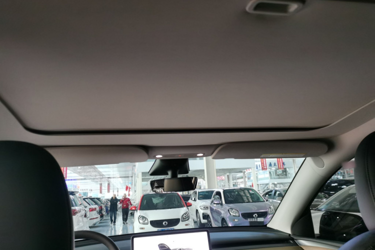 特斯拉 Model Y 2022款 改款 后轮驱动版中控内饰22