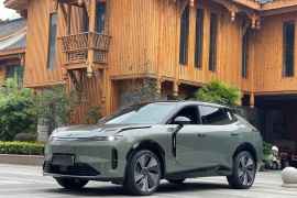 领克08 EM-P 2023款 220km 四驱性能Halo