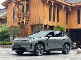 领克08 EM-P 2023款 220km 四驱性能Halo