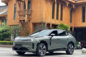 领克08 EM-P 2023款 220km 四驱性能Halo