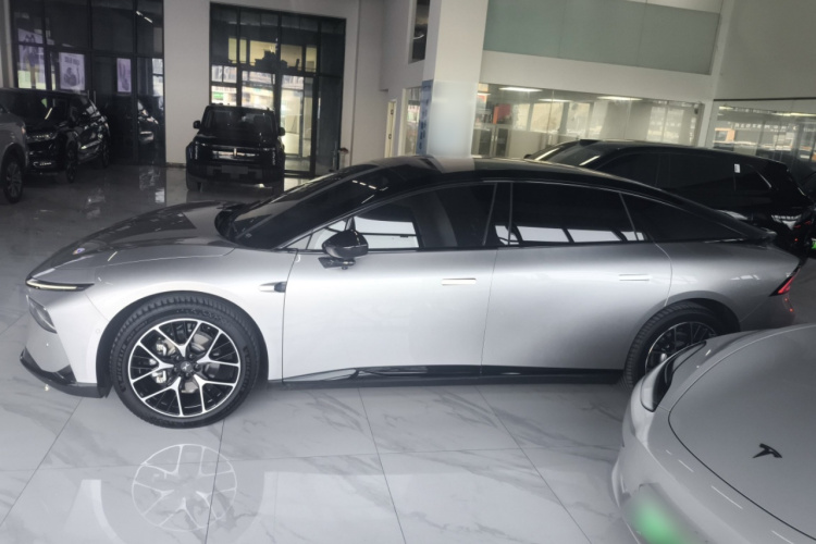 小鹏P7+ 2025款 超长续航 Max 旗舰版车身外观4