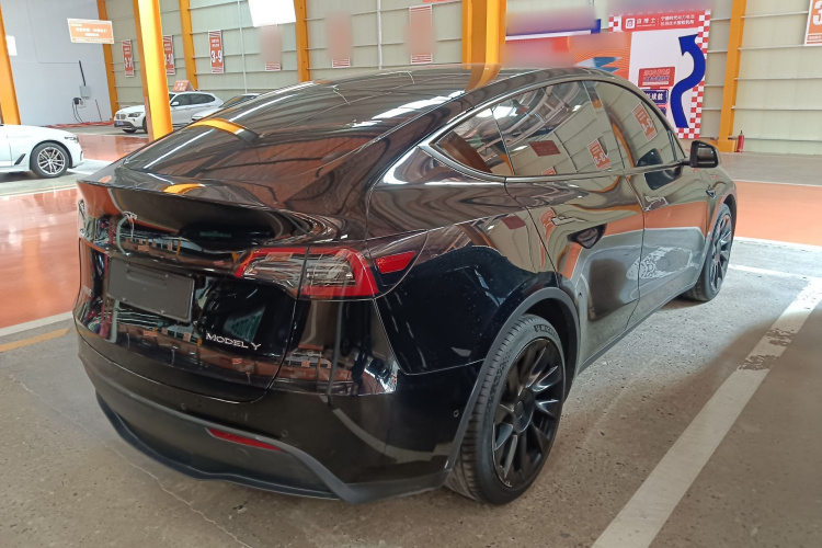 特斯拉 Model Y 2021款 标准续航后驱版车身外观7