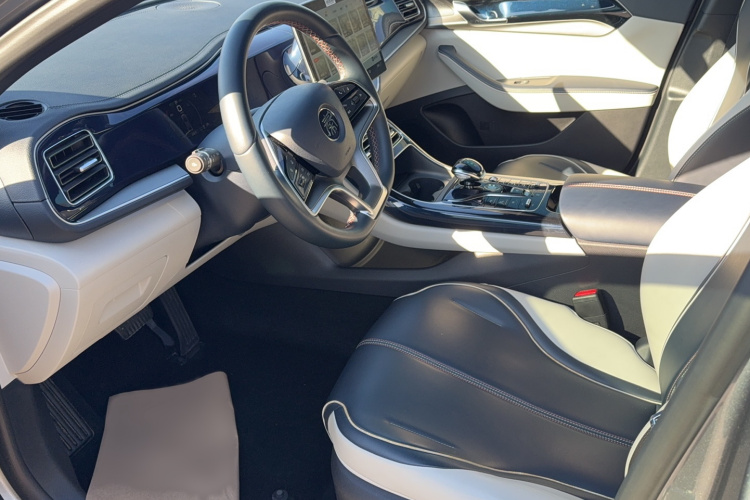 比亚迪 秦PLUS 2021款 DM-i 120KM 旗舰型中控内饰7002