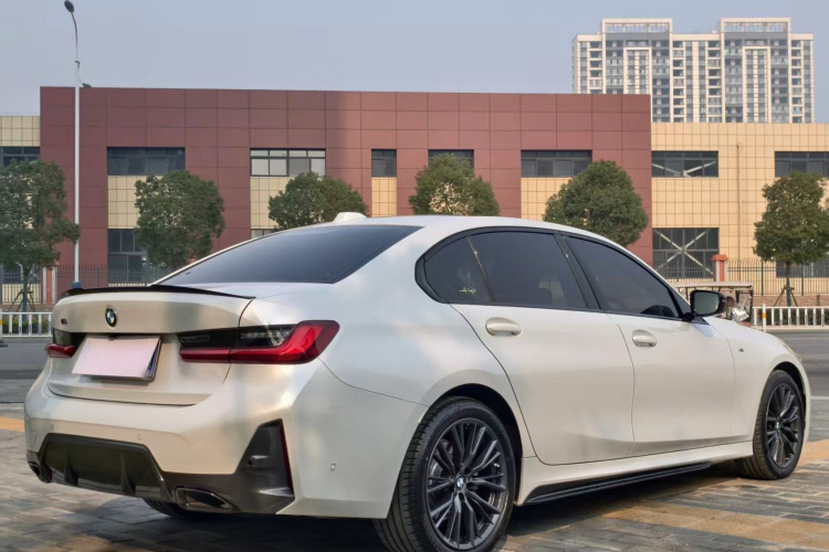 宝马3系 2024款 325Li M运动曜夜套装车身外观7