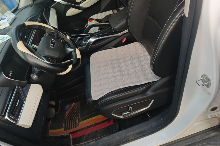 吉利汽车 2022款 博越X 1.8TD DCT智慧型中控内饰19