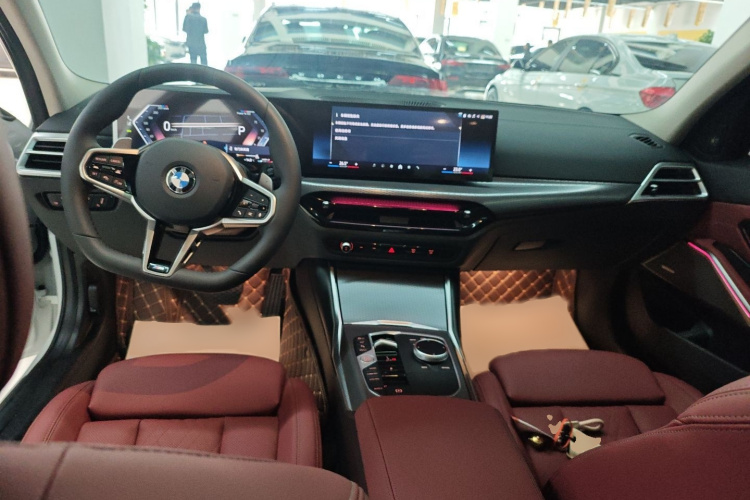 宝马3系 2025款 330Li M运动曜夜套装中控内饰7002