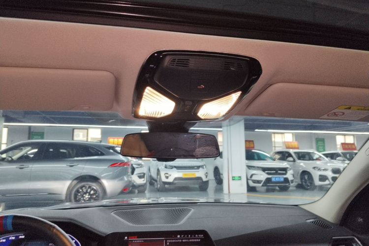 宝马3系 2022款 325i M运动曜夜套装局部细节22