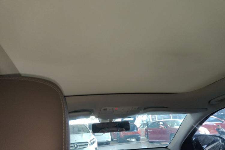 奔驰E级 2019款 改款 E 300 L 运动时尚型中控内饰22