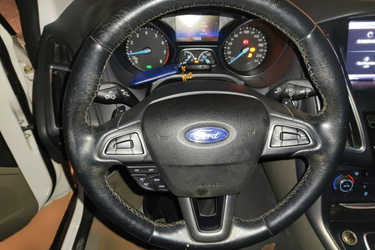 福特 福克斯 2015款 三厢 EcoBoost 180 自动旗舰型局部细节13