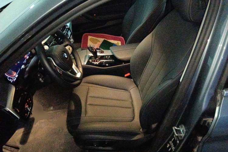 宝马5系(进口) 2022款 530i 风尚版 M运动套装中控内饰19