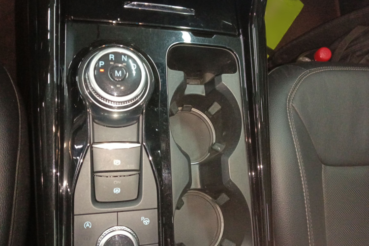 福特 探险者 2020款 EcoBoost 285 四驱钛金版 7座局部细节18