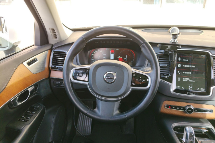 沃尔沃XC90新能源 2018款 E驱混动 T8 智尊版 7座中控内饰13